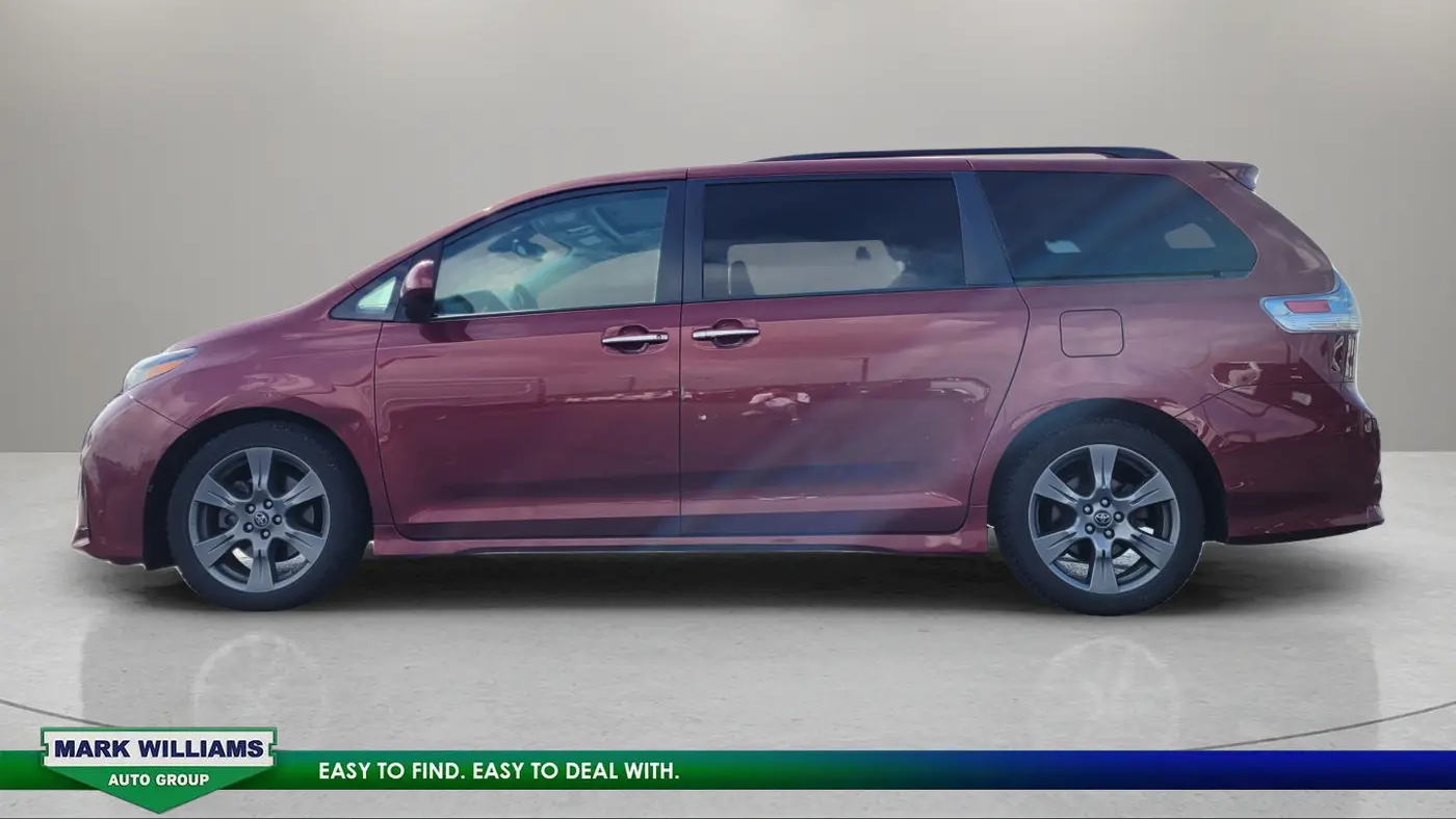 2018 Toyota Sienna SE 8-Passenger