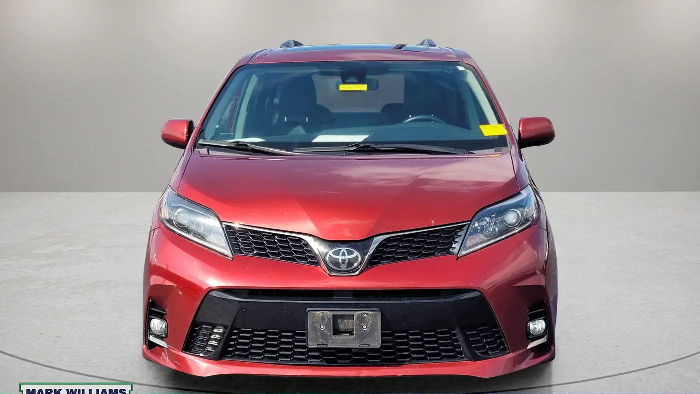 2018 Toyota Sienna SE 8-Passenger