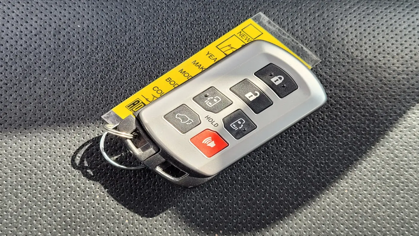 2018 Toyota Sienna SE 8-Passenger