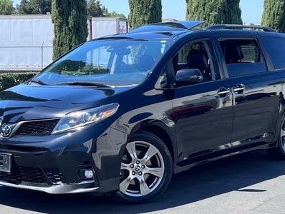 2018 Toyota Sienna SE 8-Passenger 4DR Mini-Van