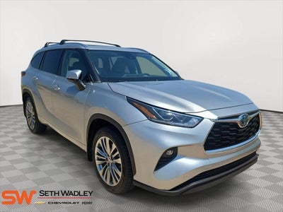 Photo of a 2023 Toyota Highlander Hybrid Limited 4DR SUV for sale