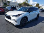 2022 Highlander Hybrid Thumbnail 3