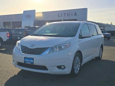 2011 Toyota Sienna XLE 8-Passenger 4DR Mini-Van