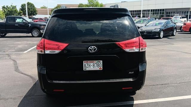 2012 Toyota Sienna XLE 7-Passenger Auto Access Seat
