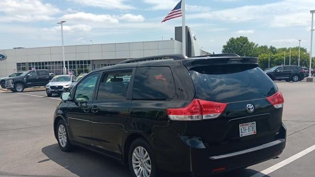 2012 Toyota Sienna XLE 7-Passenger Auto Access Seat