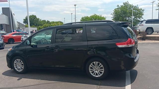 2012 Toyota Sienna XLE 7-Passenger Auto Access Seat