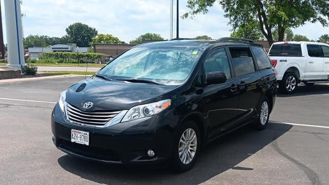 2012 Toyota Sienna XLE 7-Passenger Auto Access Seat