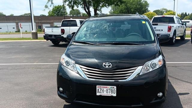 2012 Toyota Sienna XLE 7-Passenger Auto Access Seat