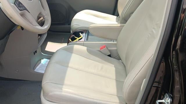 2012 Toyota Sienna XLE 7-Passenger Auto Access Seat