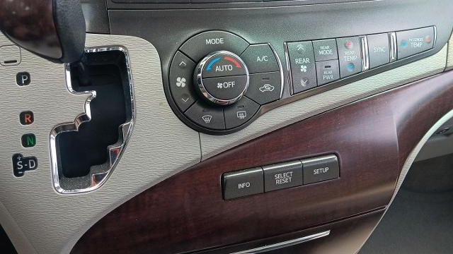 2012 Toyota Sienna XLE 7-Passenger Auto Access Seat
