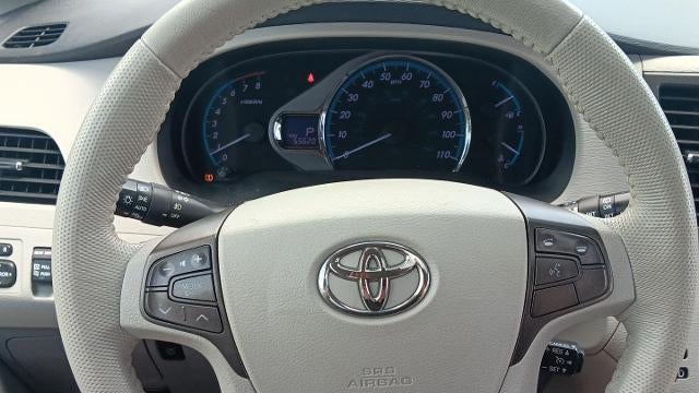 2012 Toyota Sienna XLE 7-Passenger Auto Access Seat