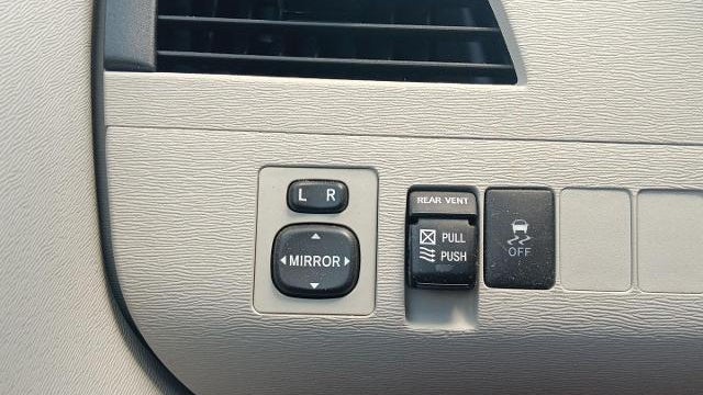 2012 Toyota Sienna XLE 7-Passenger Auto Access Seat