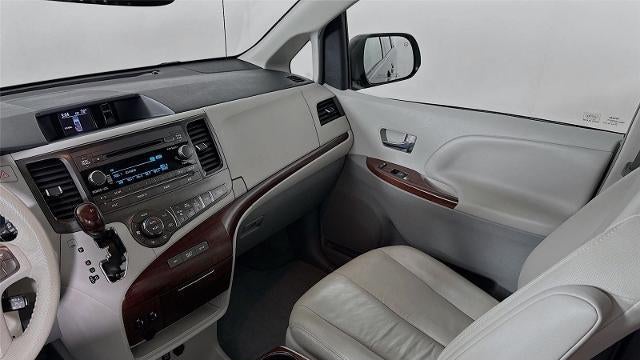 2012 Toyota Sienna XLE 7-Passenger Auto Access Seat