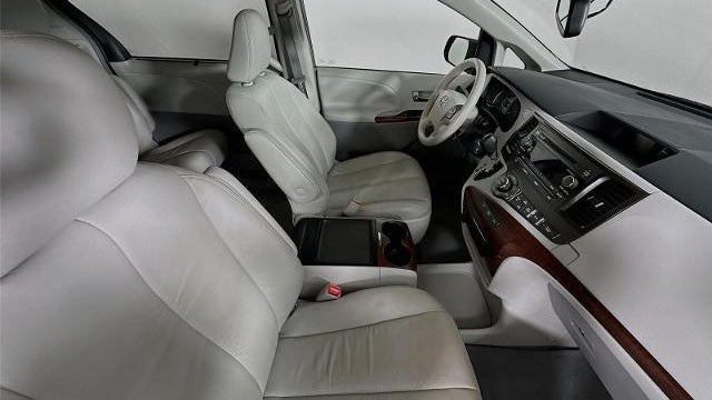 2012 Toyota Sienna XLE 7-Passenger Auto Access Seat