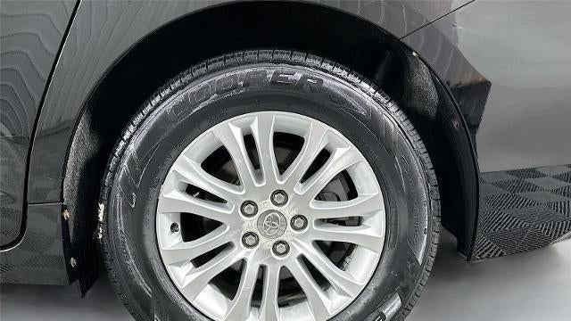 2012 Toyota Sienna XLE 7-Passenger Auto Access Seat