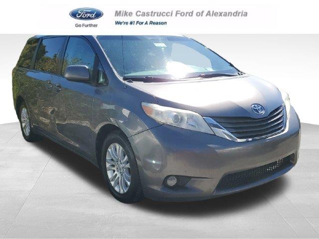 2011 Toyota Sienna - $4,986