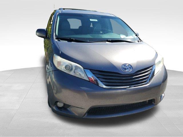 2011 Toyota Sienna - $4,986