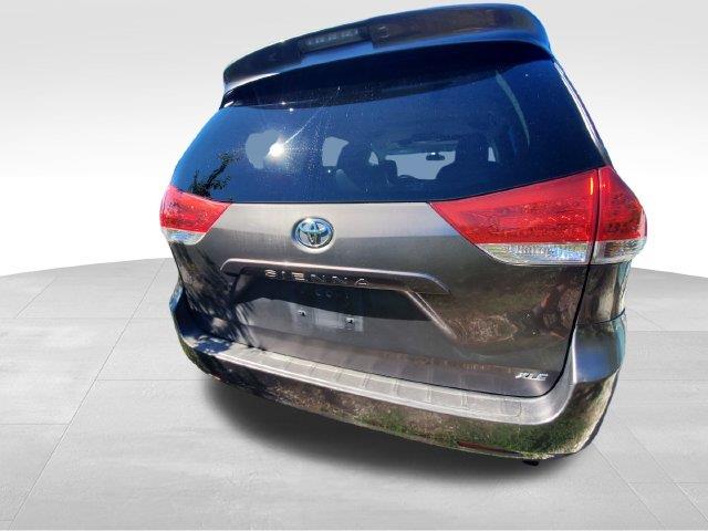 2011 Toyota Sienna - $4,986