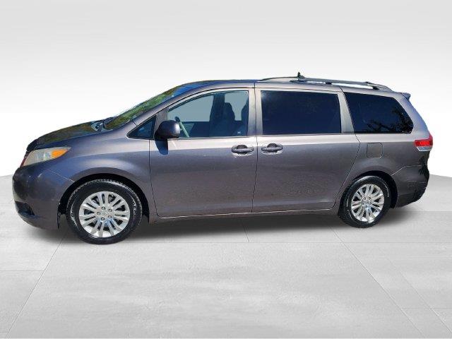 2011 Toyota Sienna - $4,986