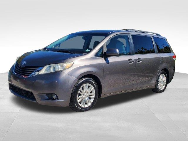 2011 Toyota Sienna - $4,986