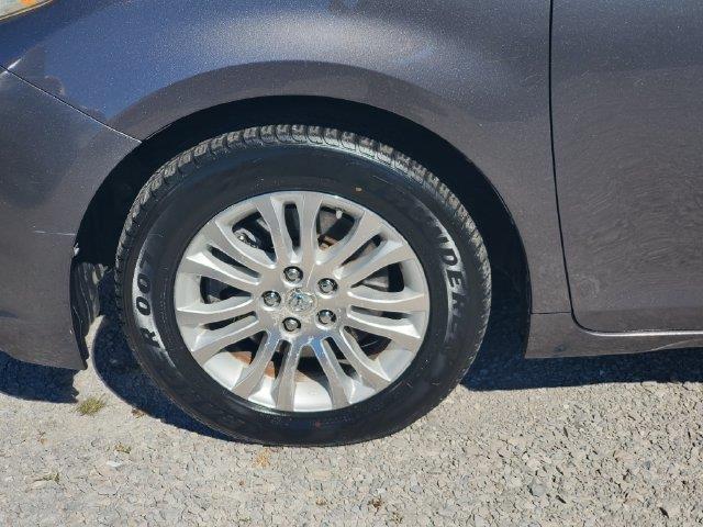 2011 Toyota Sienna - $4,986