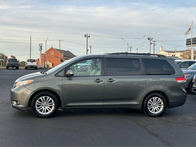 2013 Toyota Sienna XLE 7-Passenger Auto Access Seat 4DR Mini-Van