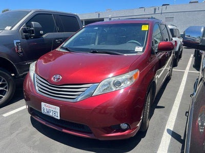 2014 Toyota Sienna XLE 7-Passenger Auto Access Seat 4DR Mini-Van