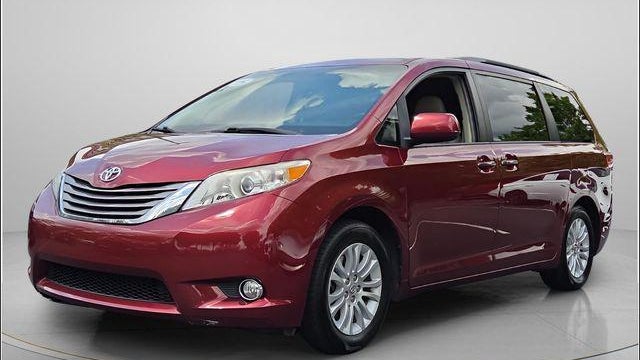 Preowned 2015 Toyota Sienna XLE 7-Passenger Auto Access Seat for Sale