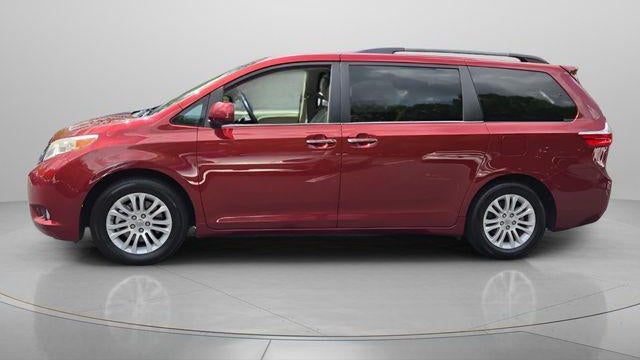 2015 Toyota Sienna XLE 7-Passenger Auto Access Seat
