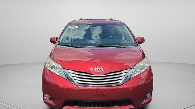 2015 Toyota Sienna XLE 7-Passenger Auto Access Seat