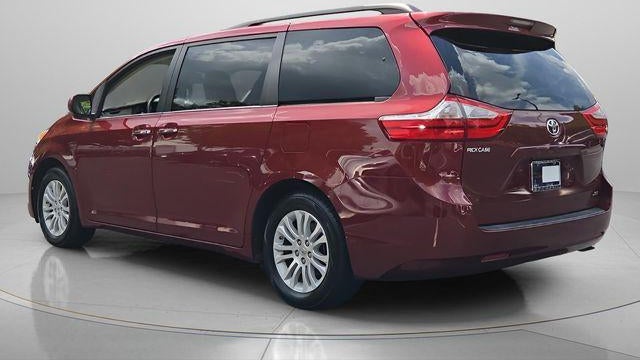 2015 Toyota Sienna XLE 7-Passenger Auto Access Seat
