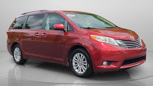 2015 Toyota Sienna XLE 7-Passenger Auto Access Seat