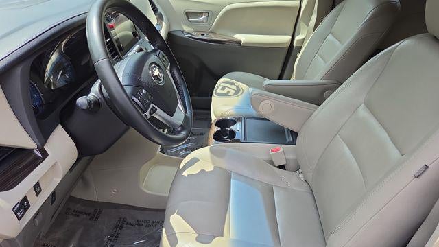 2015 Toyota Sienna XLE 7-Passenger Auto Access Seat
