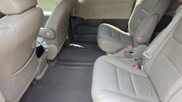 2015 Toyota Sienna XLE 7-Passenger Auto Access Seat
