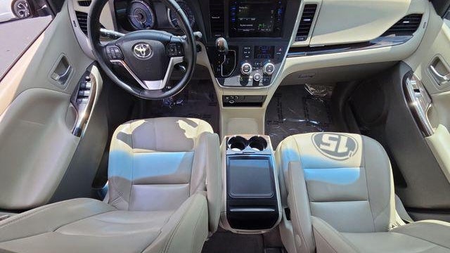 2015 Toyota Sienna XLE 7-Passenger Auto Access Seat