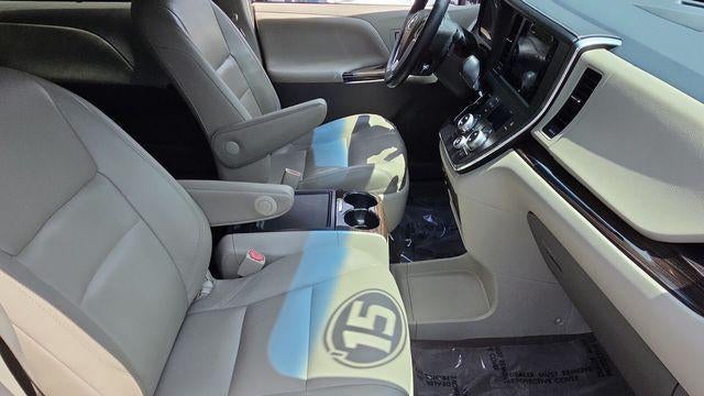 2015 Toyota Sienna XLE 7-Passenger Auto Access Seat
