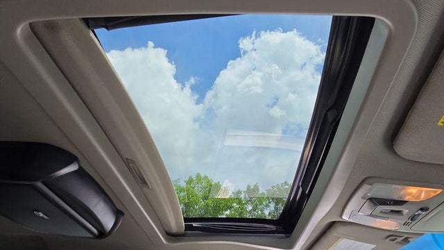 2015 Toyota Sienna XLE 7-Passenger Auto Access Seat