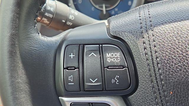 2015 Toyota Sienna XLE 7-Passenger Auto Access Seat