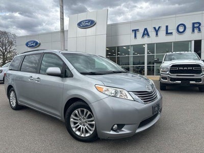 2015 Toyota Sienna XLE 7-Passenger Auto Access Seat 4DR Mini-Van