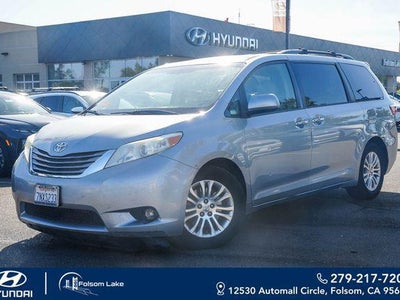 2015 Toyota Sienna XLE 7-Passenger Auto Access Seat 4DR Mini-Van