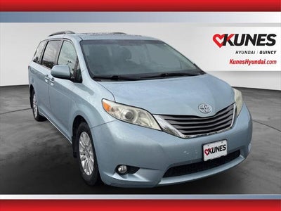2015 Toyota Sienna XLE 7-Passenger Auto Access Seat 4DR Mini-Van