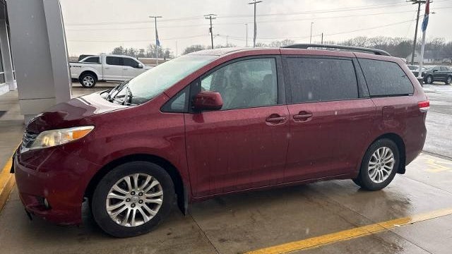 Preowned 2013 Toyota Sienna XLE 7-Passenger Auto Access Seat for Sale