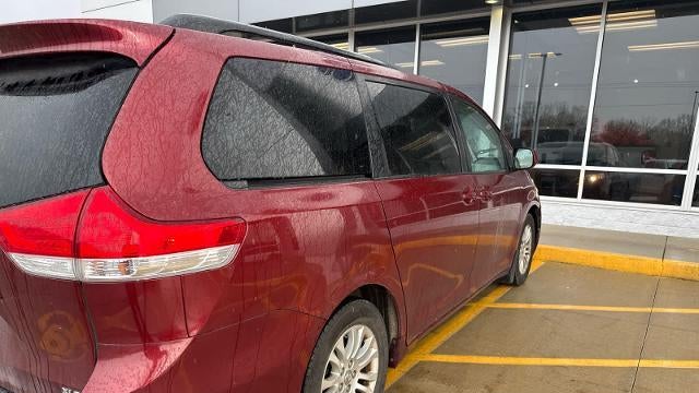 2013 Toyota Sienna XLE 7-Passenger Auto Access Seat