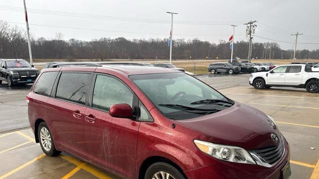 2013 Toyota Sienna XLE 7-Passenger Auto Access Seat