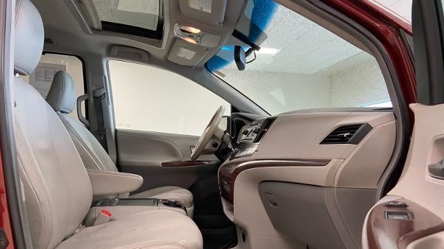 2013 Toyota Sienna XLE 7-Passenger Auto Access Seat