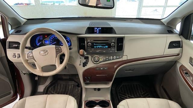 2013 Toyota Sienna XLE 7-Passenger Auto Access Seat