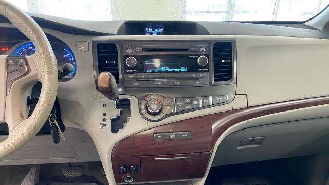 2013 Toyota Sienna XLE 7-Passenger Auto Access Seat