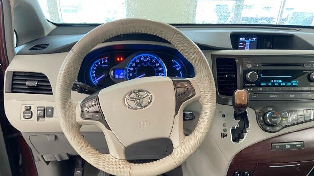2013 Toyota Sienna XLE 7-Passenger Auto Access Seat