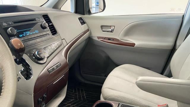 2013 Toyota Sienna XLE 7-Passenger Auto Access Seat