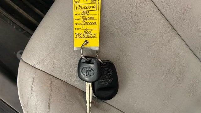 2013 Toyota Sienna XLE 7-Passenger Auto Access Seat